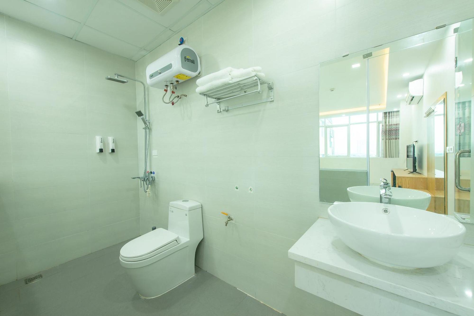 Capital O 417 Truong Son Hotel Hanoi Eksteriør billede